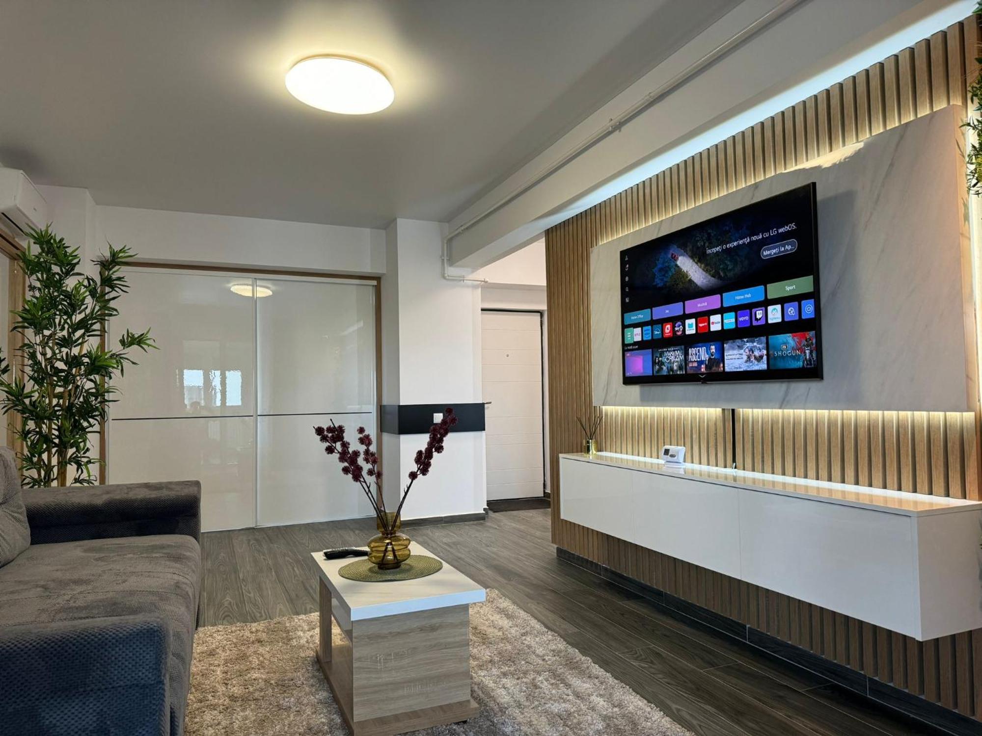 Luxury Glam Apartments Central Adress Bucuresti With Parking Exterior photo