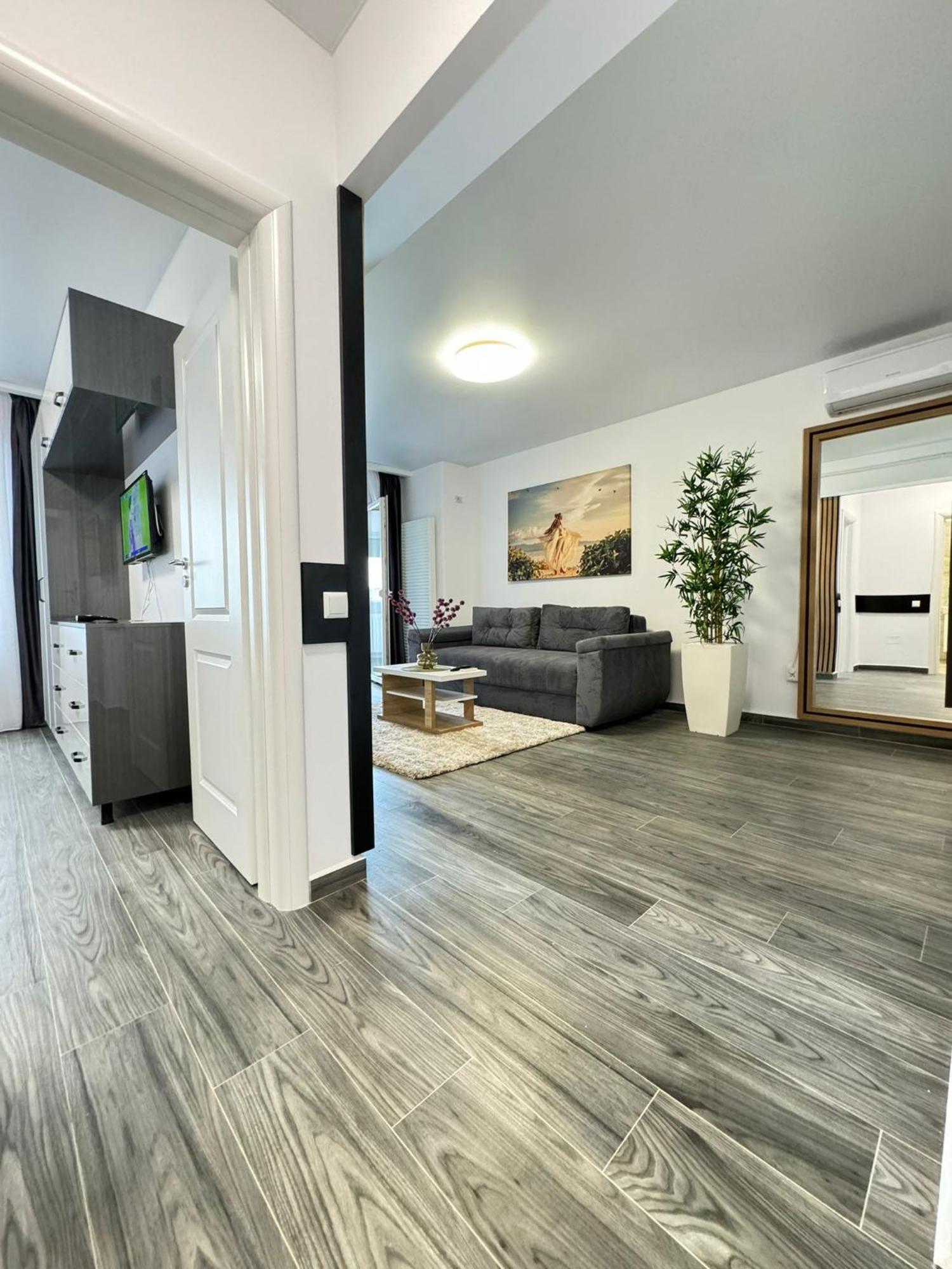 Luxury Glam Apartments Central Adress Bucuresti With Parking Exterior photo