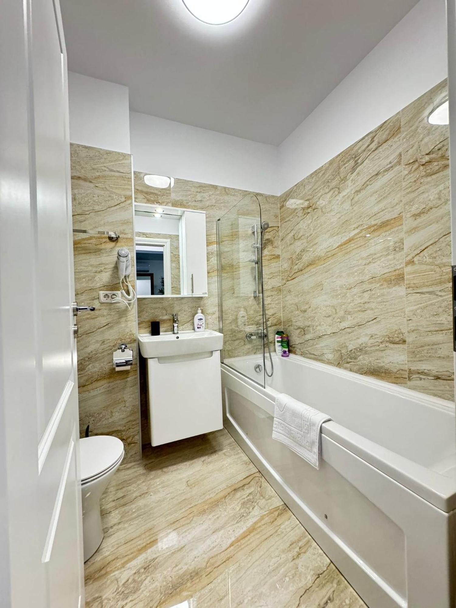 Luxury Glam Apartments Central Adress Bucuresti With Parking Exterior photo