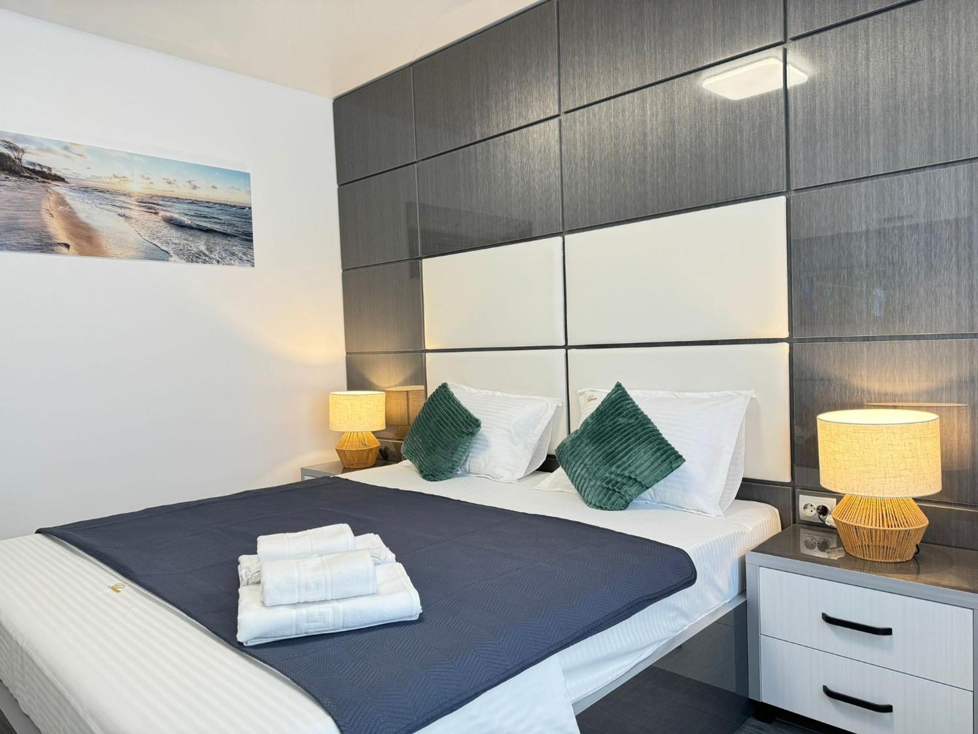 Luxury Glam Apartments Central Adress Bucuresti With Parking Exterior photo