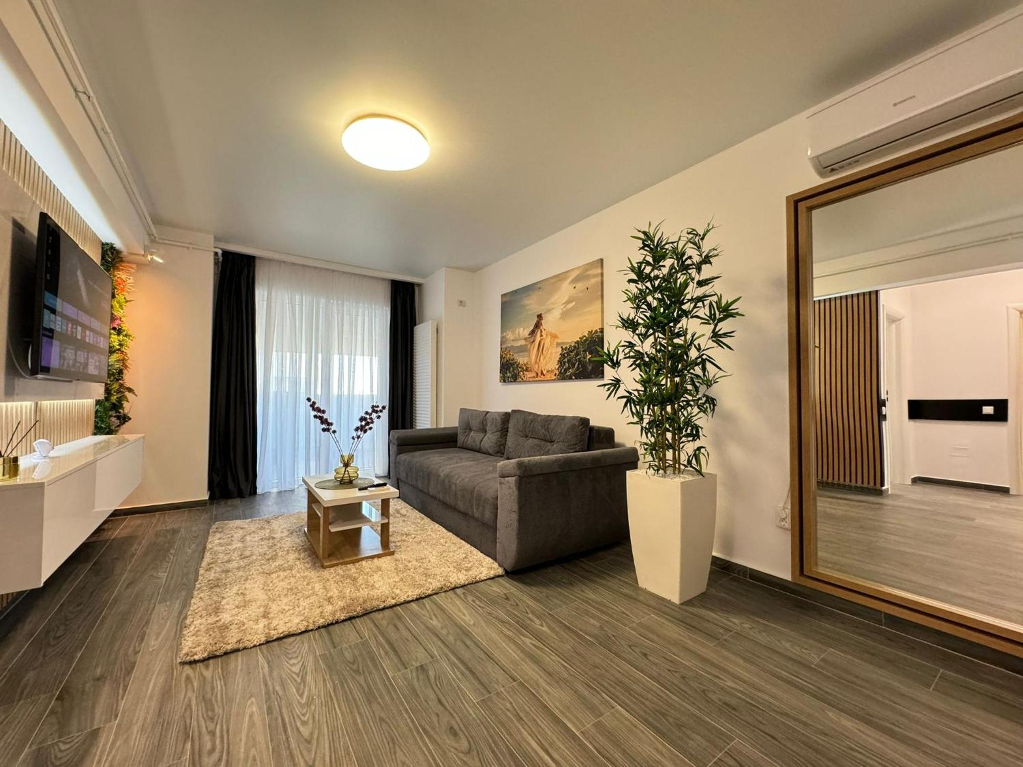Luxury Glam Apartments Central Adress Bucuresti With Parking Exterior photo