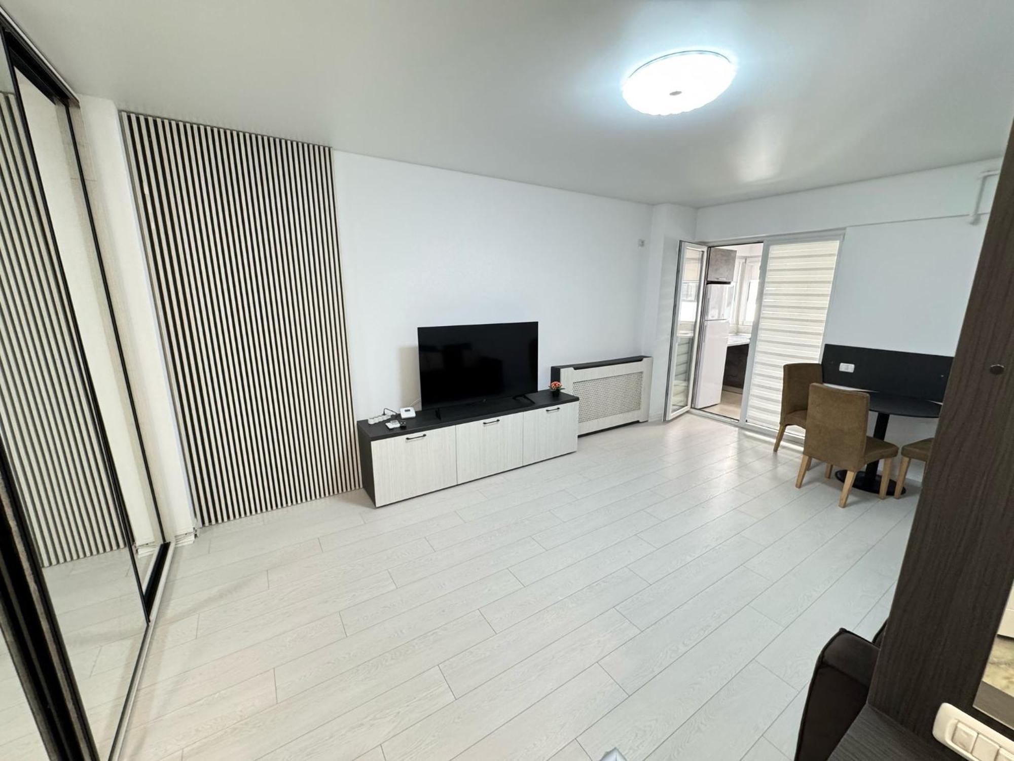 Luxury Glam Apartments Central Adress Bucuresti With Parking Exterior photo